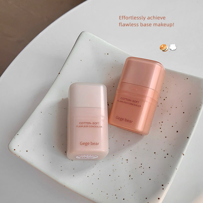 Two Gege Bear makeup products on a speckled ceramic plate.