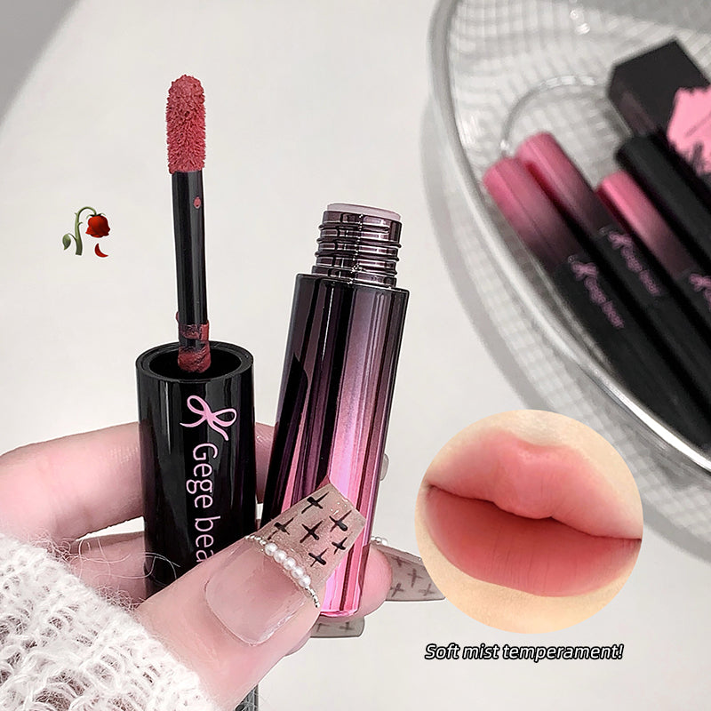 Lip gloss with applicator and close-up of lips, Gege beauty brand visible