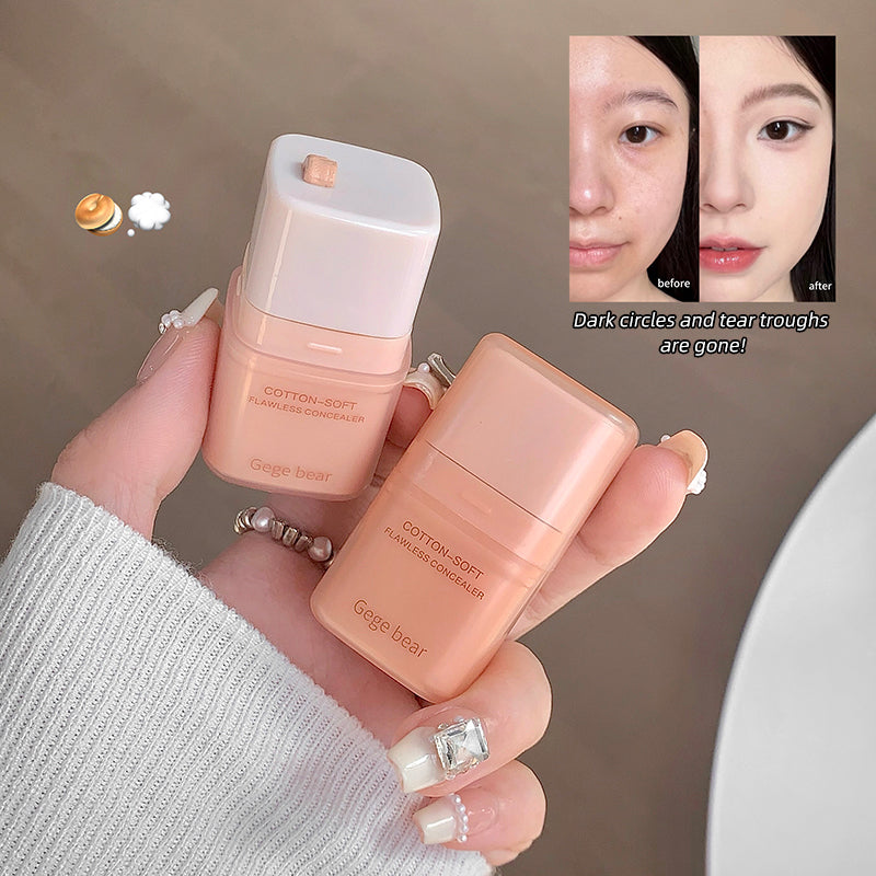 Two cosmetic products held by a hand with a before and after comparison of dark circles on a brown background.