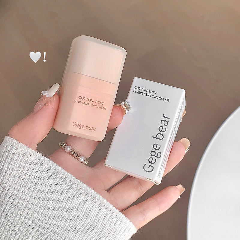 Hand holding a Gege bear concealer bottle and its packaging against a neutral background