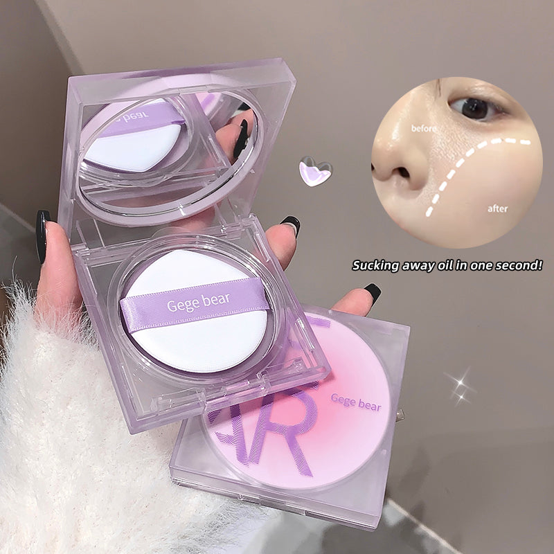 Compact powder with 'Gege bear' branding held by a hand, with a comparison of 'before' and 'after' on a blurred background.