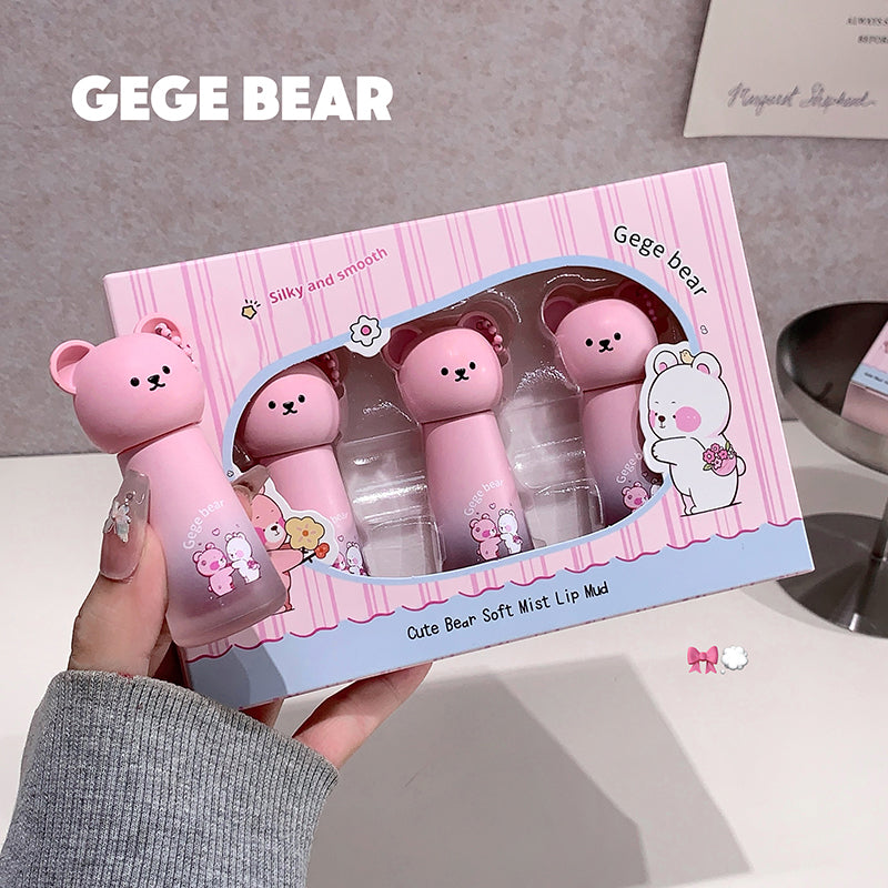 Pink bear-shaped lip masks in a box with 'GEGE BEAR' branding.